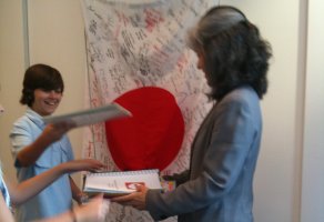 Consulate-General of Japan accepts books of hope from Colonial students