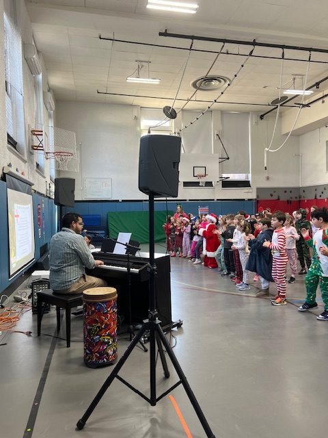Colonial Celebrates the Holiday Season with a Sing Along!